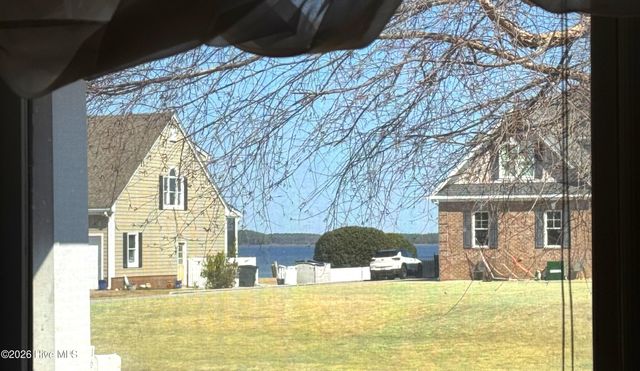 1601 River Bluff Road, Morehead City, NC 28557