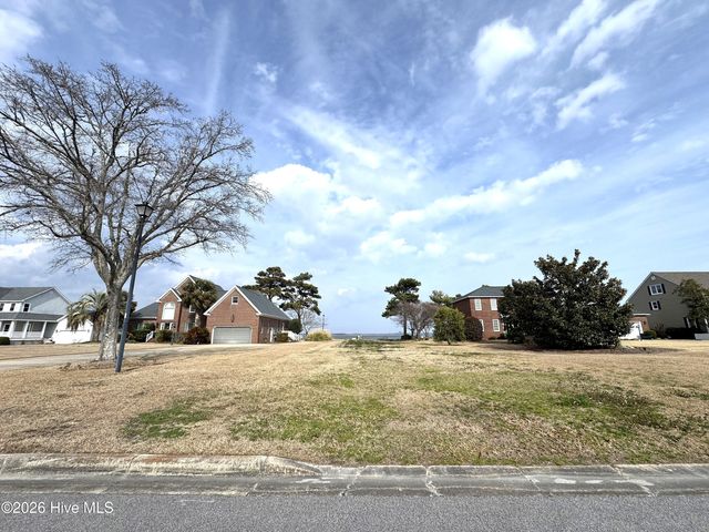 1601 River Bluff Road, Morehead City, NC 28557