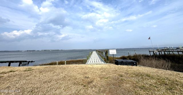 1601 River Bluff Road, Morehead City, NC 28557