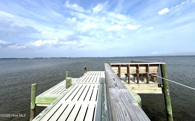 1601 River Bluff Road, Morehead City, NC 28557