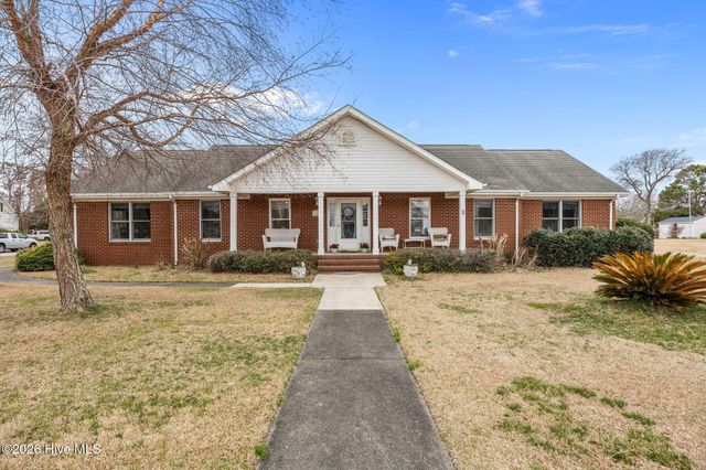 1601 River Bluff Road, Morehead City, NC 28557