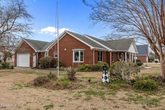 1601 River Bluff Road, Morehead City, NC 28557