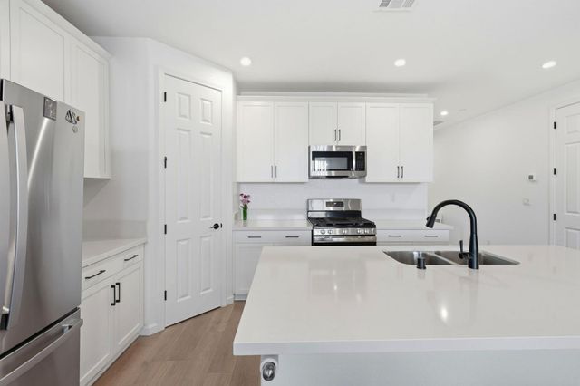 667 Pleasant Drive, Lathrop, CA 95330