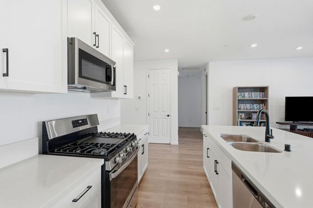 667 Pleasant Drive, Lathrop, CA 95330