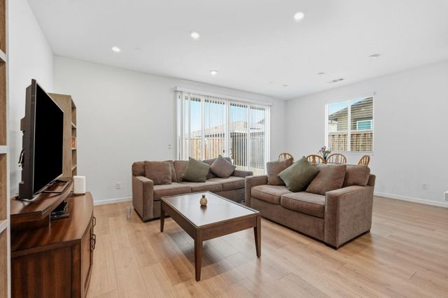 667 Pleasant Drive, Lathrop, CA 95330