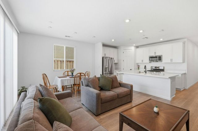 667 Pleasant Drive, Lathrop, CA 95330