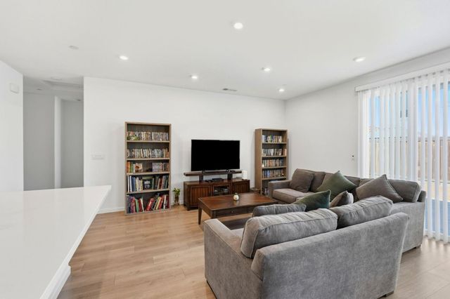 667 Pleasant Drive, Lathrop, CA 95330