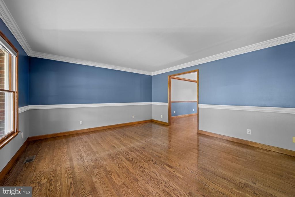 Image 6 of property listing at 8869 CEMETERY LN, Savage, MD 20763