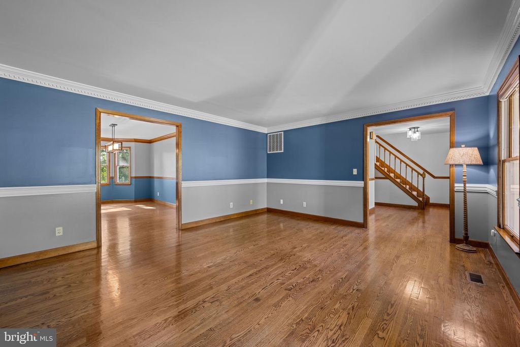 Image 9 of property listing at 8869 CEMETERY LN, Savage, MD 20763