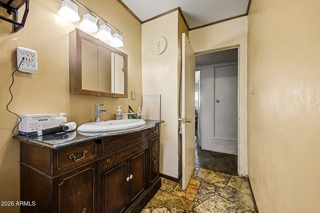 1449 S 11TH Avenue, Phoenix, AZ 85007