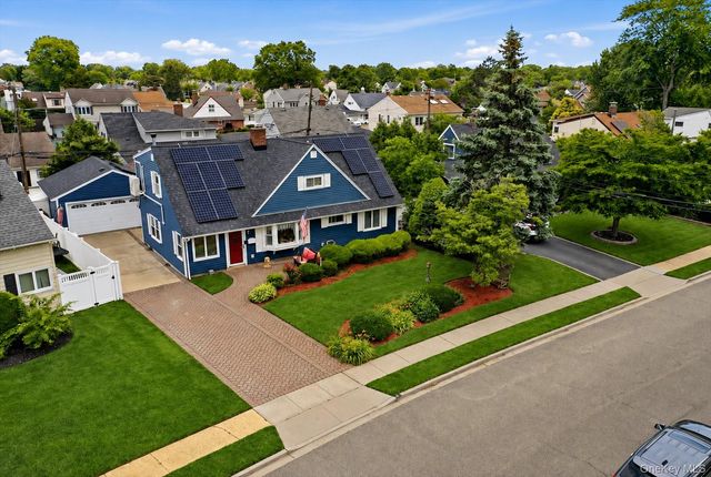 7 Disc Lane, Wantagh, NY 11793