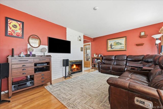7 Disc Lane, Wantagh, NY 11793