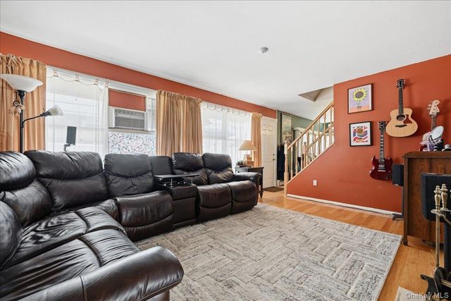 7 Disc Lane, Wantagh, NY 11793