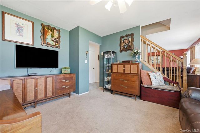 7 Disc Lane, Wantagh, NY 11793