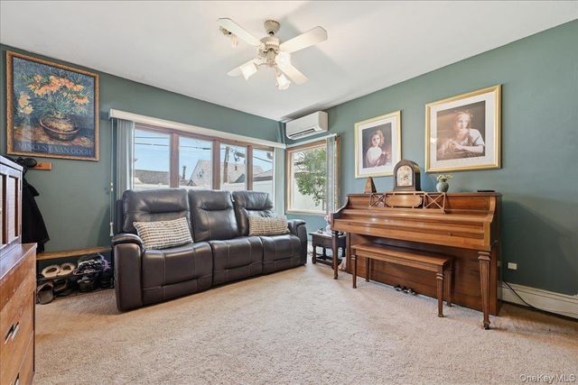 7 Disc Lane, Wantagh, NY 11793