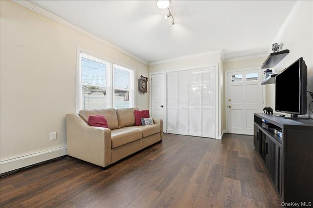 7 Disc Lane, Wantagh, NY 11793