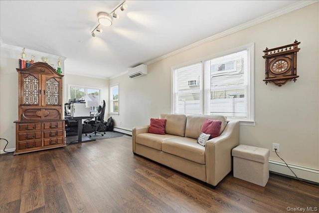 7 Disc Lane, Wantagh, NY 11793
