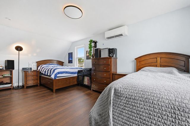 7 Disc Lane, Wantagh, NY 11793