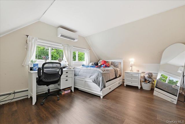 7 Disc Lane, Wantagh, NY 11793