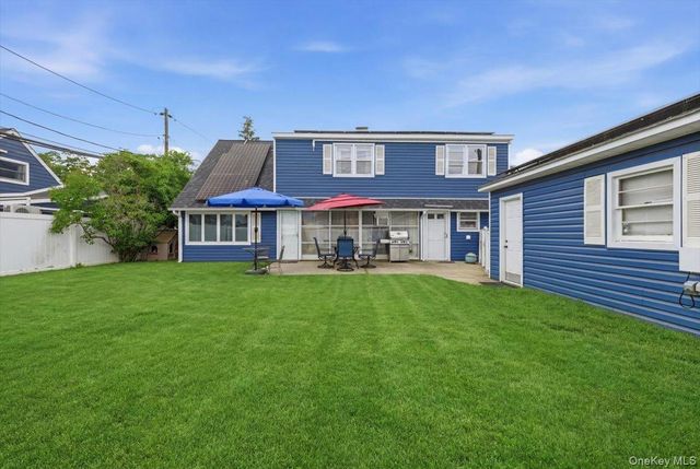 7 Disc Lane, Wantagh, NY 11793