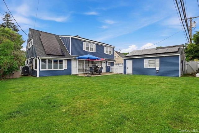 7 Disc Lane, Wantagh, NY 11793