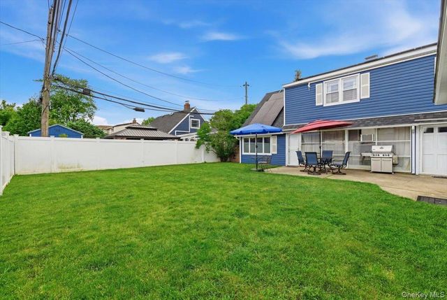 7 Disc Lane, Wantagh, NY 11793