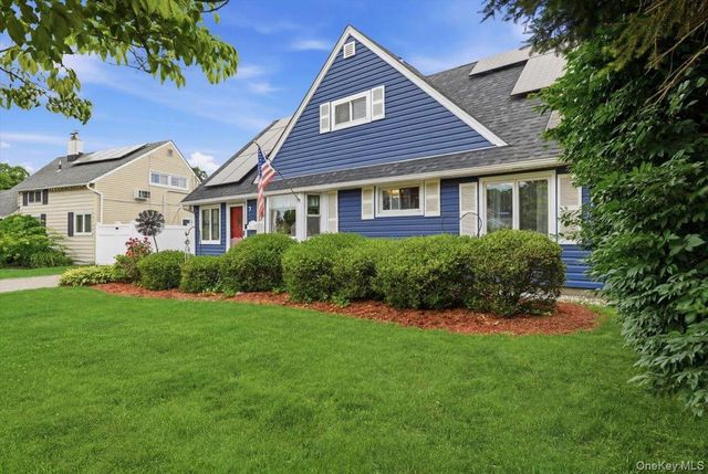7 Disc Lane, Wantagh, NY 11793