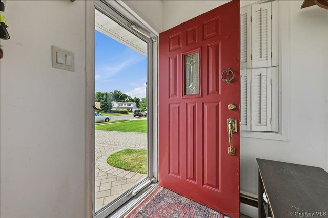 7 Disc Lane, Wantagh, NY 11793