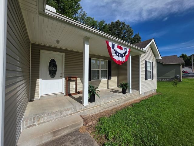 189 Foxfire Rd, Paris, TN 38242
