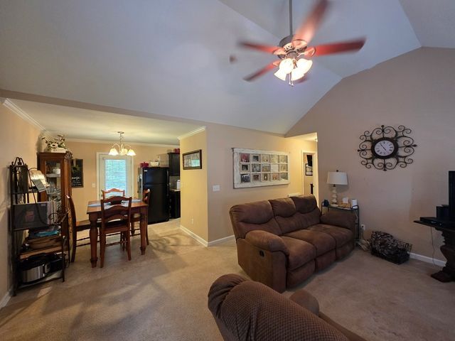 189 Foxfire Rd, Paris, TN 38242