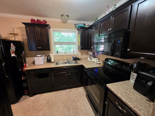 189 Foxfire Rd, Paris, TN 38242