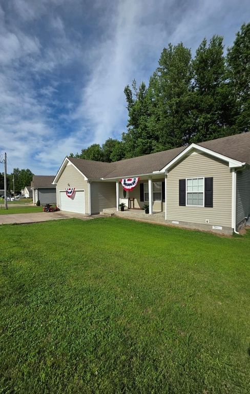 189 Foxfire Rd, Paris, TN 38242