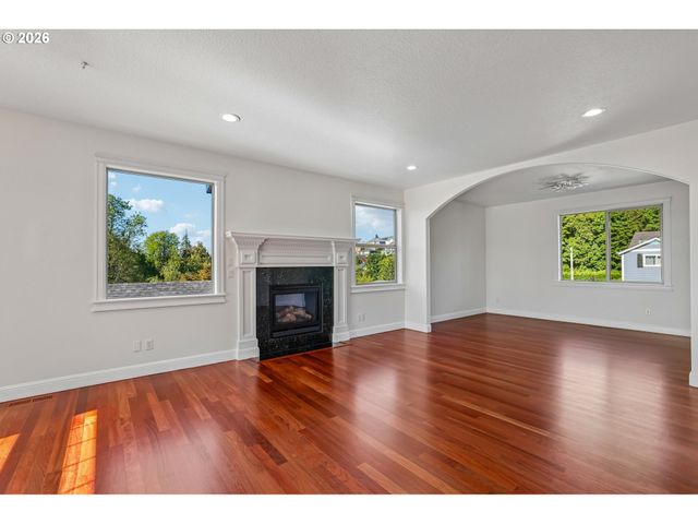 1727 Nw OGDEN St, Camas, WA 98607