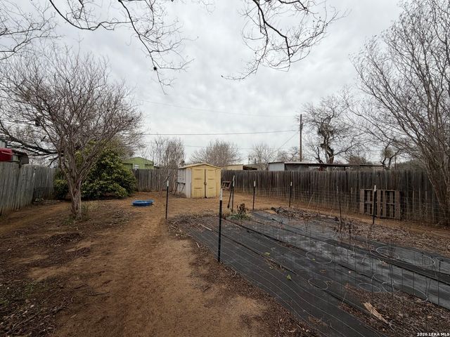 905 Peach, Jourdanton, TX 78026