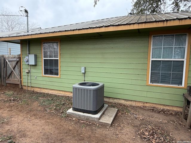 905 Peach, Jourdanton, TX 78026