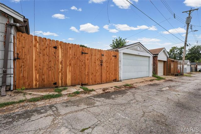 5021 Alabama Avenue, St Louis, MO 63111