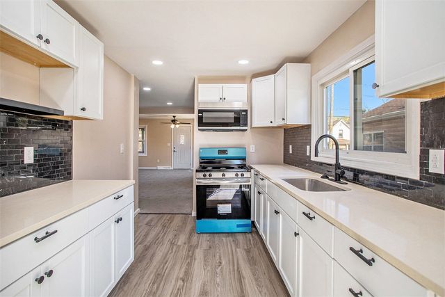 127 W Argyle Street, Jackson, MI 49202