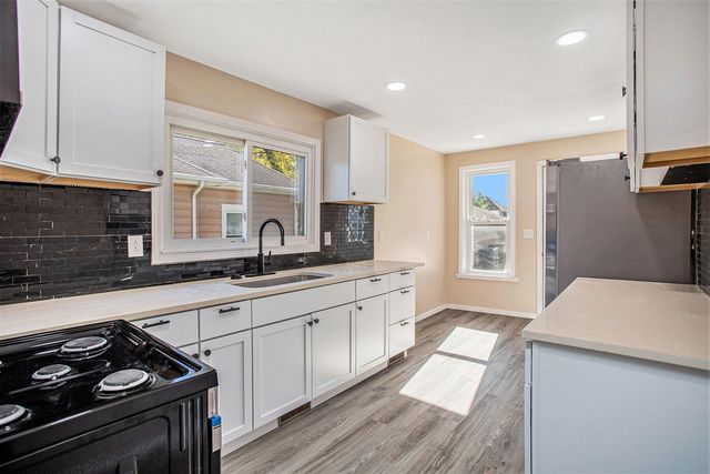 127 W Argyle Street, Jackson, MI 49202