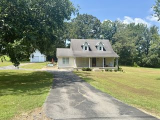 400 Clifty Village Ln, Paris, TN 38242