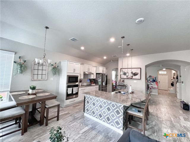6807 Comanche Post, San Antonio, TX 78233