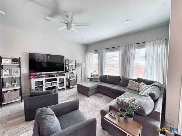 6807 Comanche Post, San Antonio, TX 78233