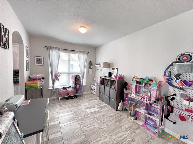 6807 Comanche Post, San Antonio, TX 78233