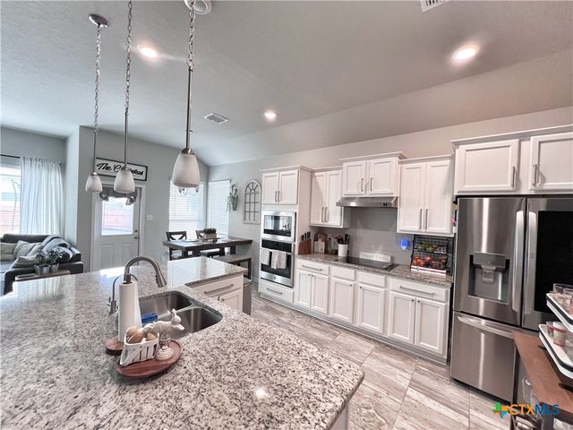 6807 Comanche Post, San Antonio, TX 78233