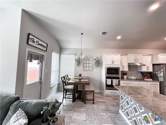 6807 Comanche Post, San Antonio, TX 78233