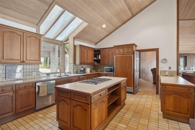 425 Old Fm 224, Coldspring, TX 77331