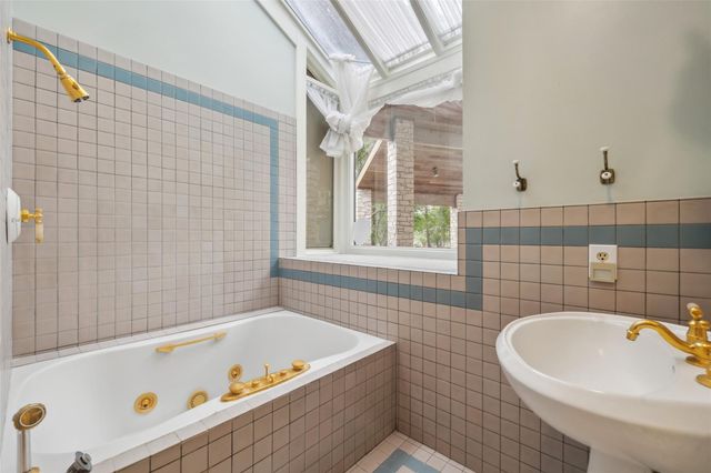 425 Old Fm 224, Coldspring, TX 77331