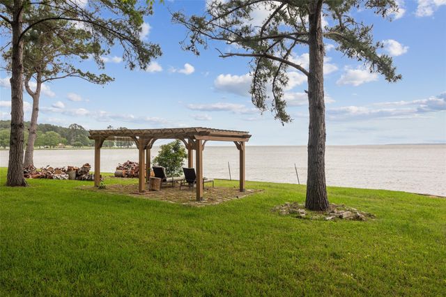 425 Old Fm 224, Coldspring, TX 77331