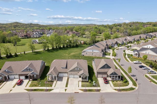 325 Gingerwood Ln, Hendersonville, TN 37075