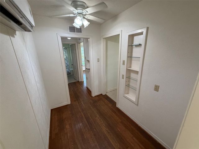 3623 Mount Everest Street, Dallas, TX 75211