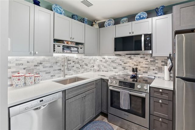 12 Vista Gardens Trail 104, Vero Beach, FL 32962